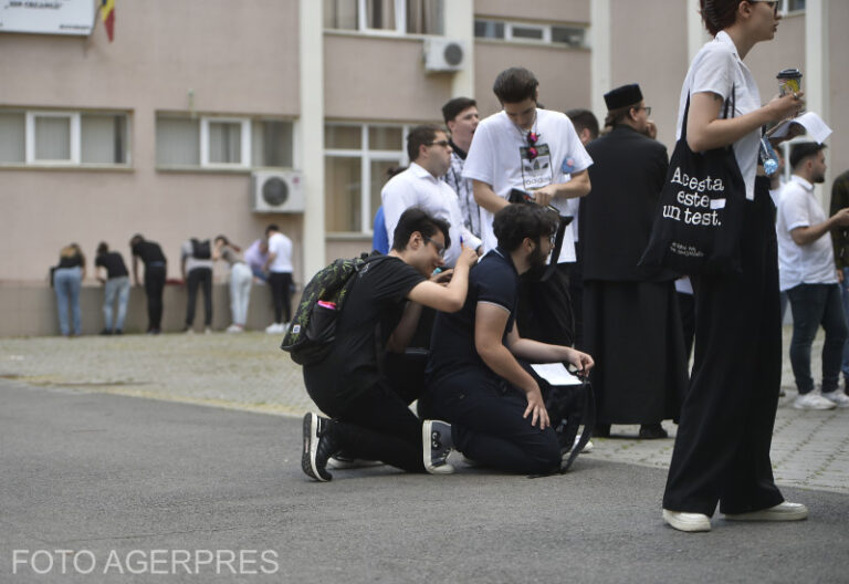 Cel mai mic număr de înscriși la examenul de Bacalaureat din ultimii cel puțin 20 de ani. Aproape un sfert din elevii care au început clasa a XII-a în septembrie nu au ajuns în BAC 2025