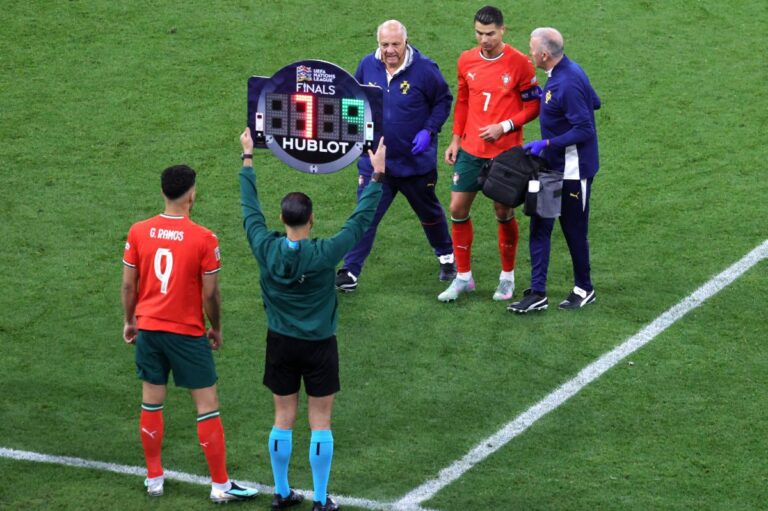 LIVE            Portugalia – Spania, finala Ligii Națiunilor și duel între generații Lamine Yamal – Cristiano Ronaldo » Reporterii GSP transmit toate detaliile din stadion: ce finală pe Allianz Arena!