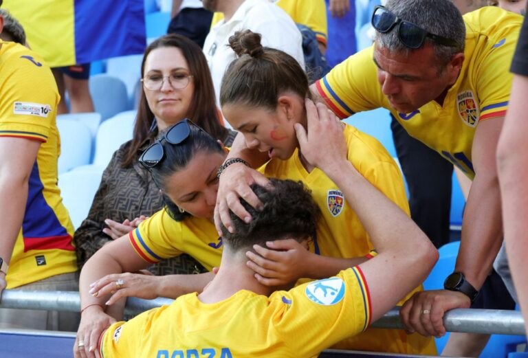 CORESPONDENȚĂ DIN SLOVACIA            Imaginile turneului?! „Tricolorul” consolat de toată familia după înfrângerea României U21 cu Spania: scene emoționante surprinse de reporterii GSP