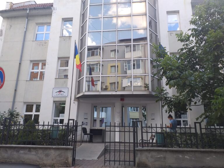 Elevii, ucenicii, studenții și doctoranzii români care studiază în străinătate pot beneficia de asigura medical