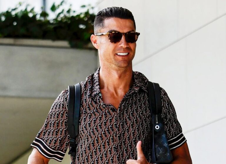 BREAKING NEWS                    OFICIAL: Cristiano, prezentat de club! Veste-surpriză: pe câți ani a semnat