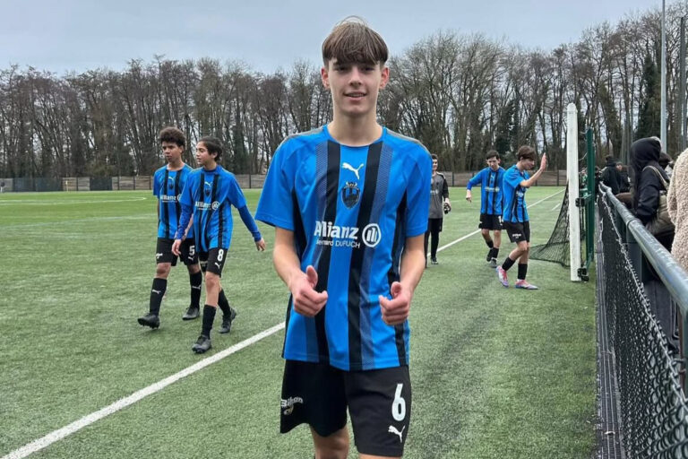 Tragedie în Hexagon! Un tânăr fotbalist a murit pe teren după o ciocnire violentă