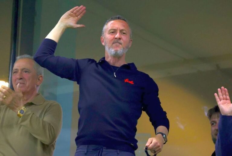 Mihai Stoica s-a „răcorit” în direct: „Să fie un eşec total şi să dea faliment toţi!”