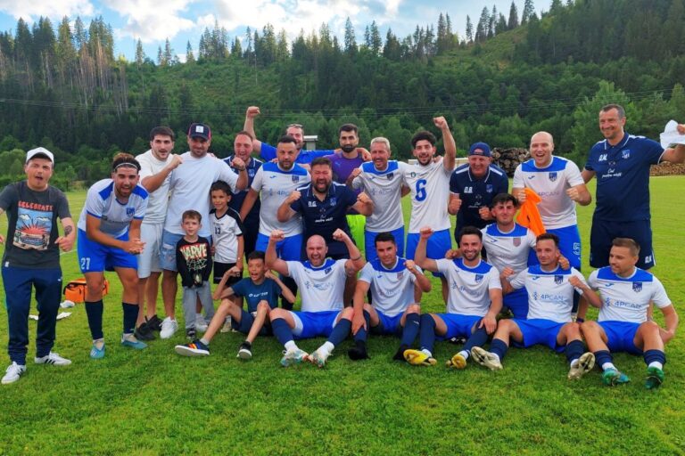 EXCLUSIV                    Trei jucători cu peste 150 de meciuri în „A” au pus umărul la o promovare istorică în Liga 3! + Fostul vârf al lui Rotaru s-a retras după meci și își începe misiunea penticostală: „Un drum în care cred cu tărie”