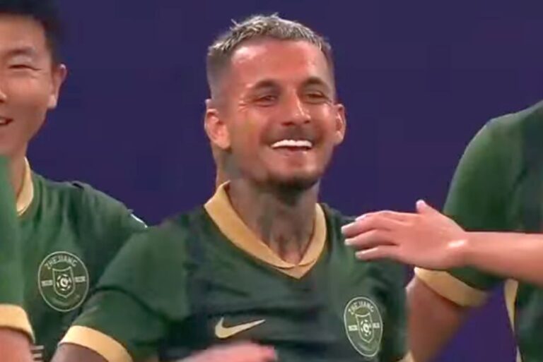 Alex Mitriță i-a dat pe spate pe chinezi la debutul oficial: „dublă” și „assist”! La golul doi, a plecat de la mijlocul terenului și a înșirat toată apărarea!