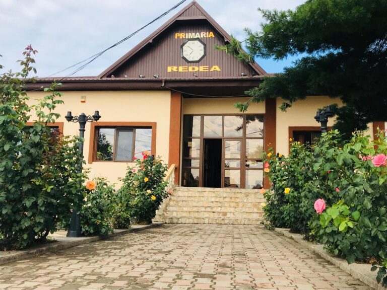 Primăria Redea anunță concursuri pentru ocuparea a șase posturi vacante și temporar vacante