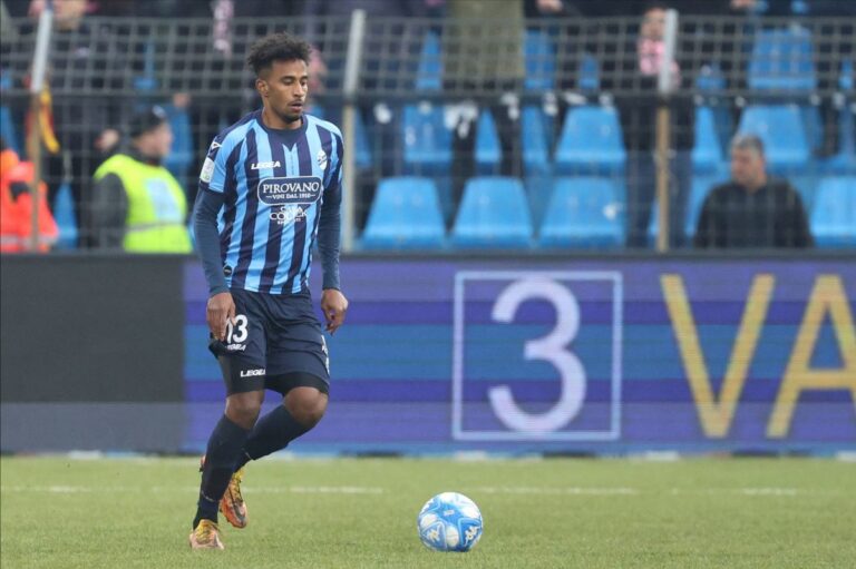 ULTIMA ORĂ                    Transfer tare la U Cluj » Vine un fundaș crescut la AS Roma