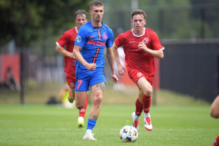 live                    FCSB – Utrecht, amical tare în Olanda » Deschidere de scor în minutul 9! Un titular s-a „rupt” și a fost schimbat