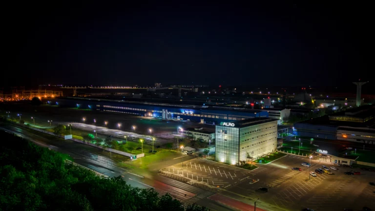 ALRO investește 11,5 milioane lei în tehnologie verde. A fost pus în funcțiune noul cuptor electric pentru tratamentul termic al plăcilor de aluminiu