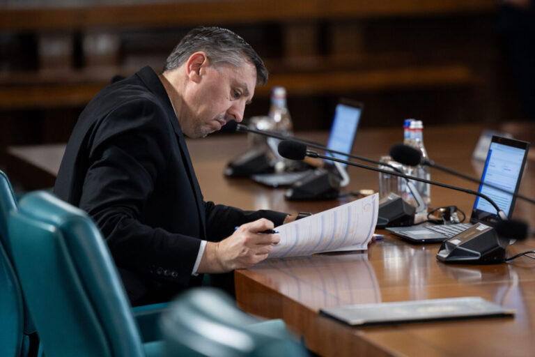 EXCLUSIV Ministrul Educației Daniel David admite că va verifica dacă răspunsul transmis presei în numele Institutului de Științe ale Educației a fost cenzurat: „Dacă n-a fost asumat de conducerea IȘE, voi verifica cine a intervenit și voi lua măsuri”