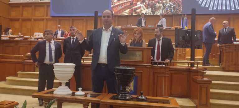 Deputatul Mihai-Adrian Țiu, în prima linie a opoziției: „Guvernul trebuie demis!”