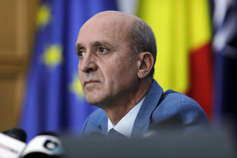 Un director de școală va avea normă de predare de 14 ore, din 1 septembrie, după degrevările și creșterea normei didactice din proiectul Legii Bolojan / „Așa ies calculele”, spune Sorin Ion, secretar de stat în Ministerul Educației: Vom parcurge procedurile deja începute de mobilitate a profesorilor, le vom adapta și completa ulterior