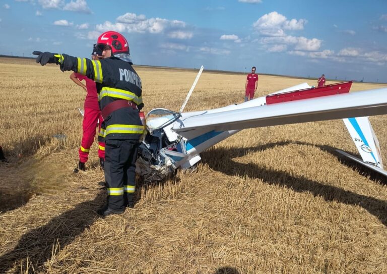 VIDEO. Tragedie în Olt. Un planor s-a prăbușit pe un câmp între Caracal și Drăghiceni. Pilotul, un tânăr de 24 de ani, a murit