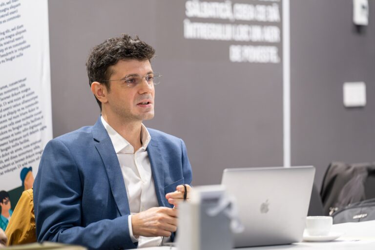 Ce este „Peer-review-ul” și de ce un răspuns la o solicitare de presă nu are nevoie de așa ceva / Cum a fost folosit ca pretext pentru cenzură un concept fundamental din știință și ce nu stă în picioare în explicațiile ministrului Educației și Cercetării Daniel David în cazul IȘE, plus rezumat în limba engleză