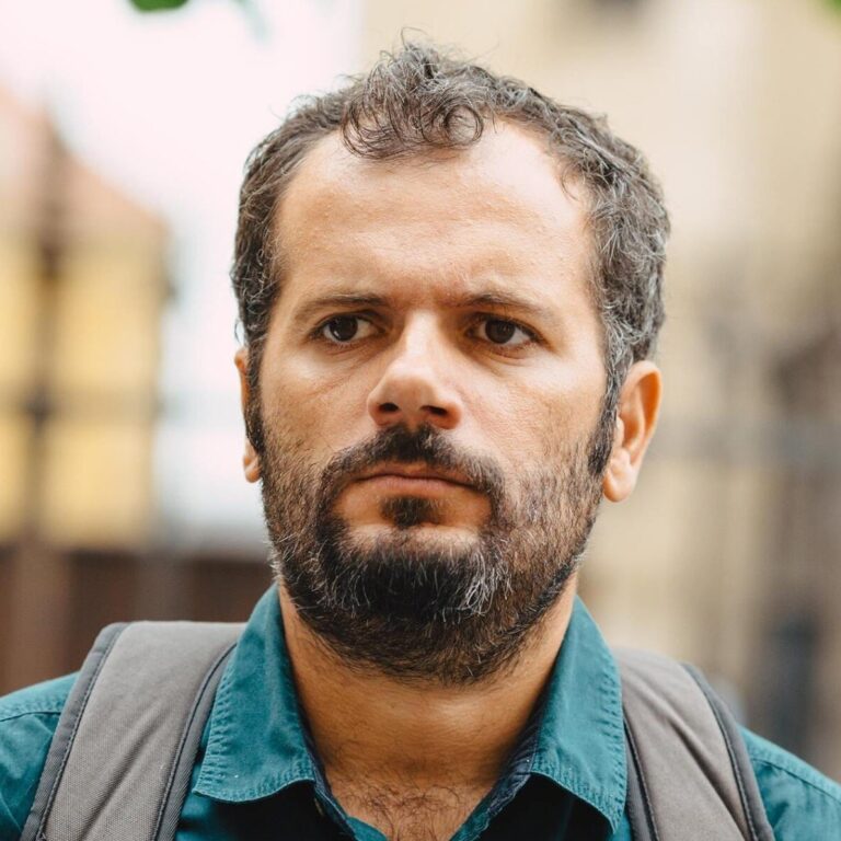 Profesorul și scriitorul Radu Vancu, reacție la măsurile de austeritate din Educație: Sistemul va deveni un haos cu profesori prea puțini pentru clase prea aglomerate într-o educație prea prost finanțată. Și în care nici foarte puținii tineri care ar mai vrea să intre nu vor mai avea unde