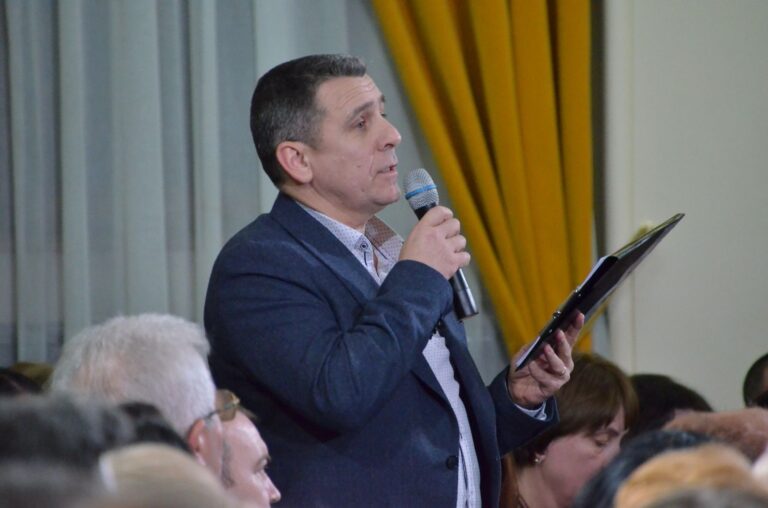 Adevărul exmatriculat din învățământ – scrisoare deschisă a directorului Liceului Grigore Antipa din Bacău: Nu este o reformă, ci o „operațiune specială” care subminează, pas cu pas, școala românească / Argumentat, de ce profesorii pierd la salariu până la 420 de lei pe lună și plata cu ora nu e mai mult decât ora din normă