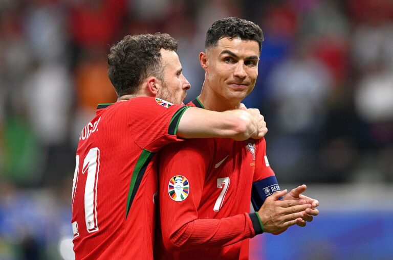 ULTIMA ORĂ                    Cristiano Ronaldo, după decesul lui Diogo Jota: „Nu are sens! Abia am fost împreună la națională”