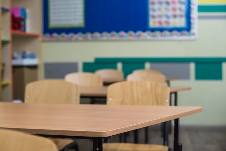 Elevii și părinții nu înțeleg rolul și utilitatea programului Săptămâna Verde, potrivit raportului de evaluare publicat de Ministerul Educației: Vin cu scutiri, deși au fost în vacanță cu părinții, iar cei din ani terminali sunt încurajați de părinți să se pregătească pentru examene, spun profesori chestionați
