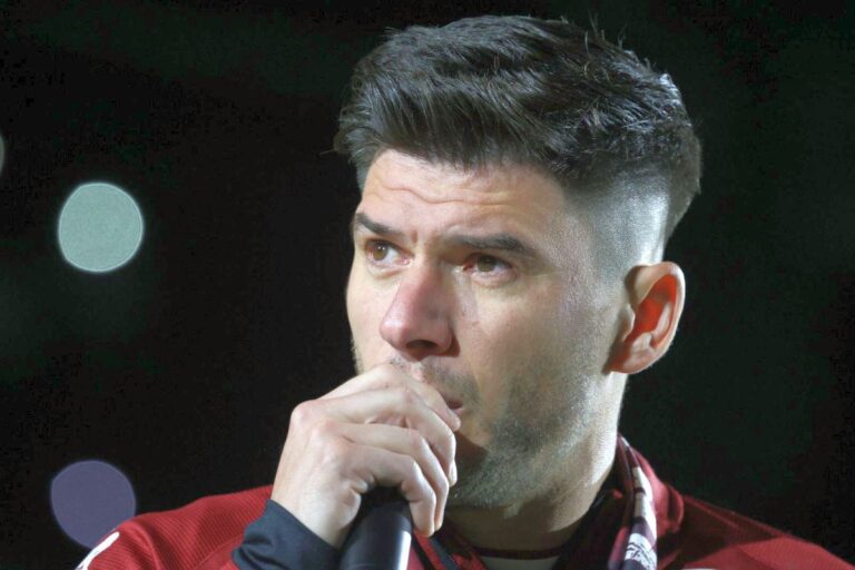 BREAKING NEWS                    Cristi Săpunaru, EXPLOZIV! A intrat în direct și l-a DESFIINȚAT pe Angelescu: „Minte, sunați-l să vorbim! N-am vrut să plec de la Rapid”