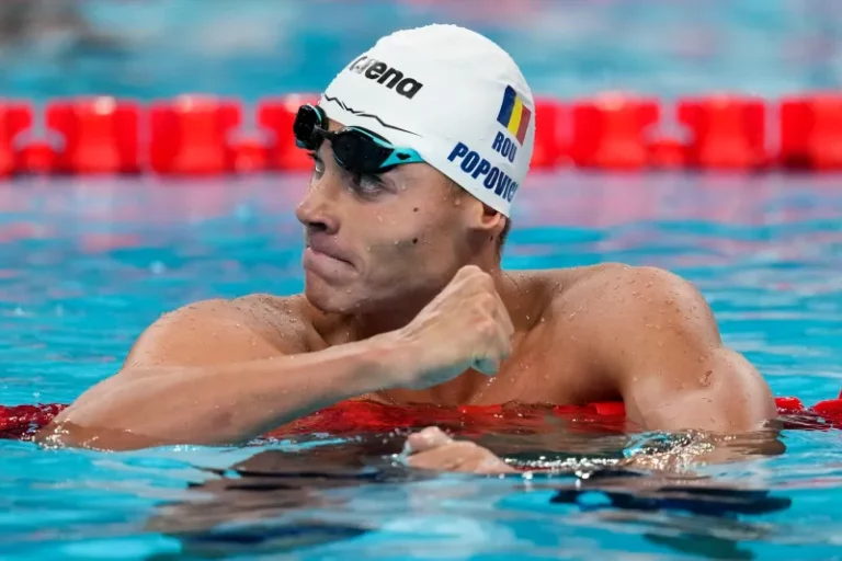 David Popovici, în semifinale la 100 m liber la Mondialele din Singapore