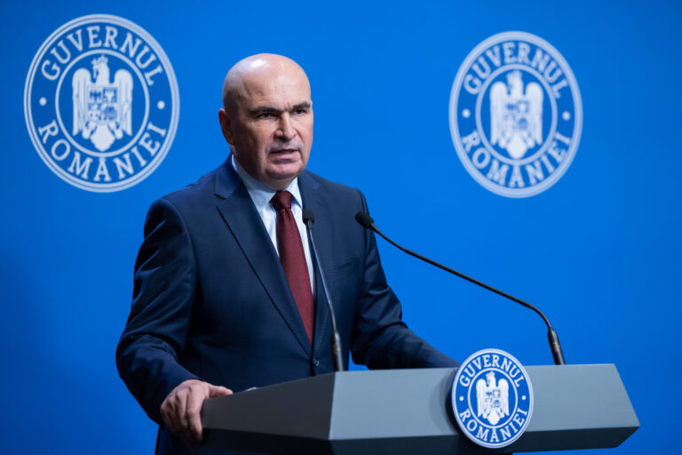 Premierul Bolojan, întrebat cine anume a luat deciziile privind educația: S-au adunat aceste propuneri, aceste propuneri au fost adunate și au fost asamblate într-un program asumat de către toate partidele din coaliție. V-am dat un răspuns