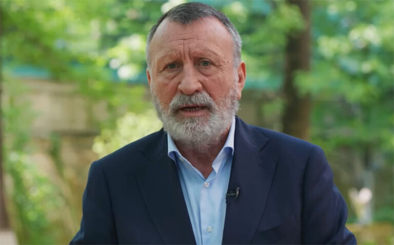 Paul Stănescu: „Tăierea investițiilor locale blochează modernizarea României!”