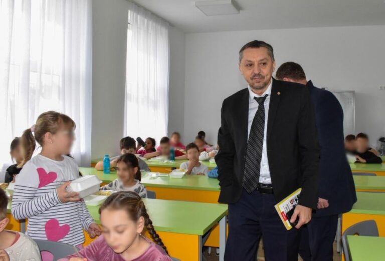 Economia pe care o va face ministerul în acest an prin toate măsurile din legea Bolojan, care dau peste cap școlile, profesorii și elevii: 378 milioane de lei, adică 0,6% din bugetul MEC – estimarea Consiliului Fiscal