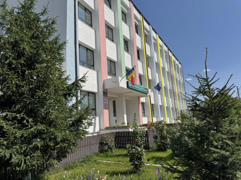 Caracal marchează începutul anului școlar cu inaugurarea Școlii „Gheorghe Magheru” reabilitate și a unei săli de sport moderne