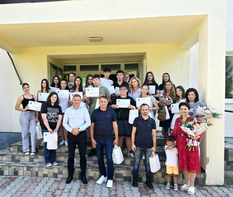 Excelența răsplătită la Scornicești. Elevii și profesorii de top, premiați de primarul Daniel Tudor