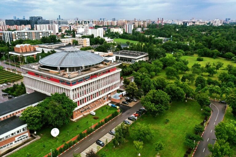 Care este temeiul legal pentru ca Politehnica București să intre în acționariatul unei companii de asigurări, situație ce nu e prevăzută în Legea învățământului superior? MEC eludează un răspuns concret și insistă pe autonomia universitară, iar Universitatea nu a răspuns conform legii