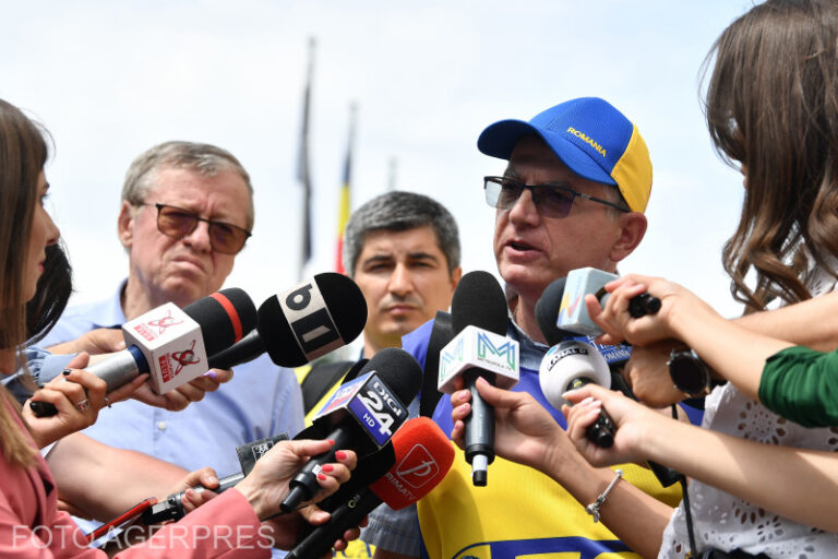 Avem informații din școli că sunt foarte multe discipline unde colegii noștri refuză să mai ia plata cu ora, spune liderul sindical Marius Nistor: În momentul în care o oră plătită în regim de plata cu ora este echivalentul orei unui zilier din România, este clar că ea nu mai prezintă niciun fel de interes