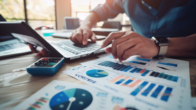 Cel puțin 27% dintre proiectele de cercetare finanțate din fonduri publice să aibă printre parteneri entități comerciale / Toate competițiile să fie făcute prin platforme digitale care să fie funcționale cel târziu la 1 ianuarie 2026 – proiect de lege cu măsuri impuse de PNRR și angajamentele europene, pus în consultare de Minister