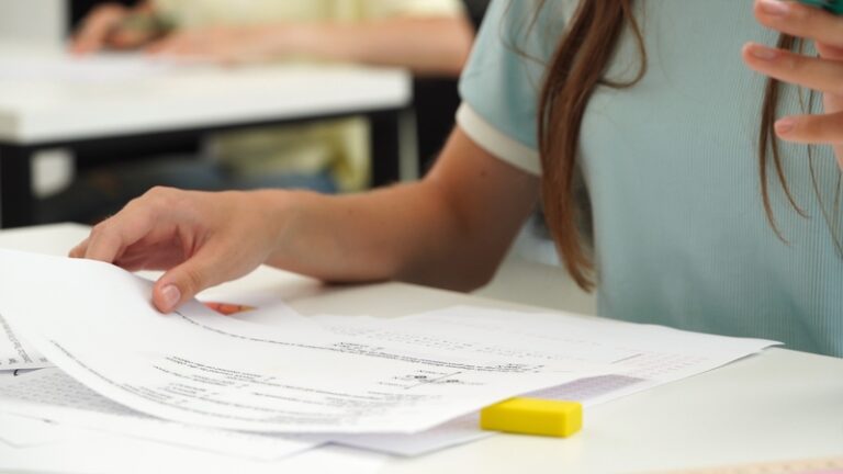 Mai puțin de 4.000 de candidați care au picat Bacalaureatul în iulie 2025 au promovat examenul  în sesiunea de toamnă – cel mai mic procent din ultimii 5 ani