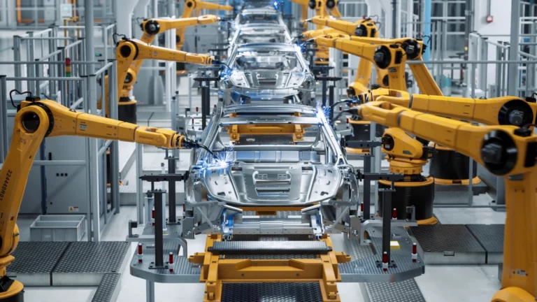 Un gigant din industria auto investește în piața din România și vrea să cumpere fabricile de la Pitești și Scornicești