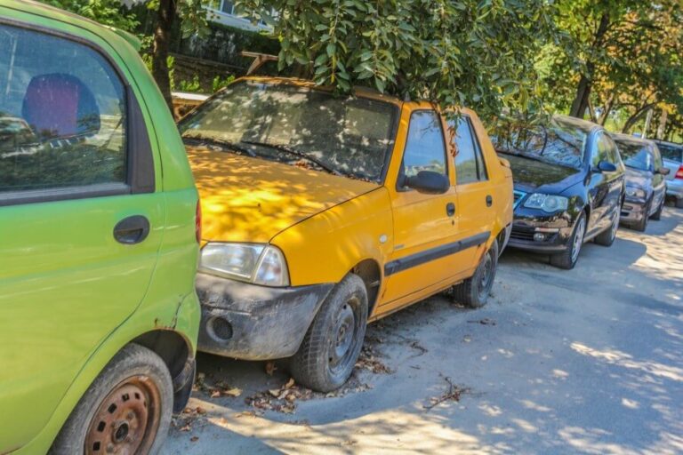 Primăria Slatina declanșează campania de curățare a domeniului public de mașinile abandonate