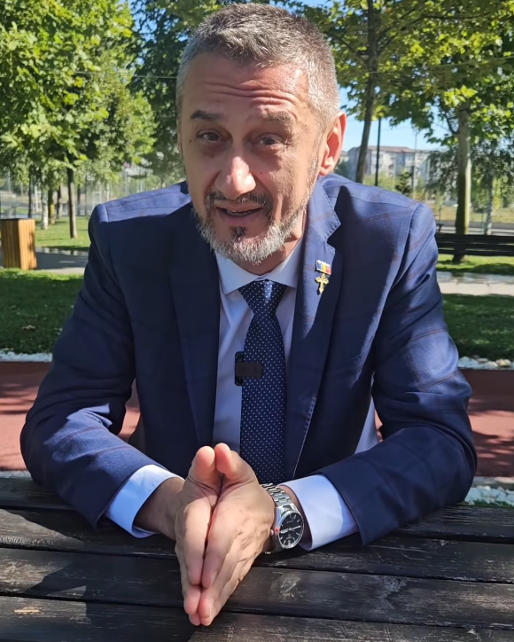 Mario De Mezzo: „Trotinetele electrice vor fi interzise în parcuri, în curțile unităților de învățământ și în locurile de joacă. Nu trebuie să așteptăm tragedii pentru a acționa” Mario De Mezzo: „Trotinetele electrice vor fi interzise în parcuri, în curțile unităților de învățământ și în locurile de joacă. Nu trebuie să așteptăm tragedii pentru a acționa”
