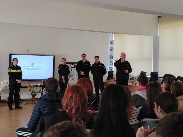 Jandarmii olteni, din nou alături de elevi. Programe de prevenire și siguranță în școli