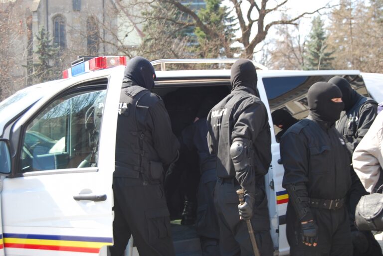 Percheziții în București, Ilfov și Olt, într-un dosar de trafic de droguri Percheziții în București, Ilfov și Olt, într-un dosar de trafic de droguri