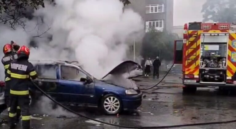 VIDEO. Două mașini distruse de flăcări în Slatina