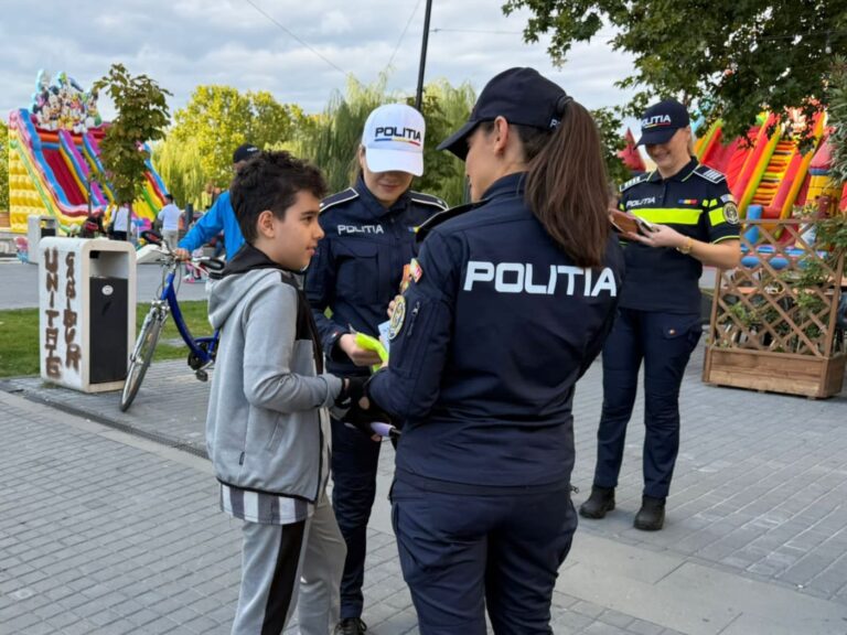 Polițiștii olteni, aproape de comunitate. Acțiuni preventive la Corabia și Slatina pentru siguranța cetățenilor