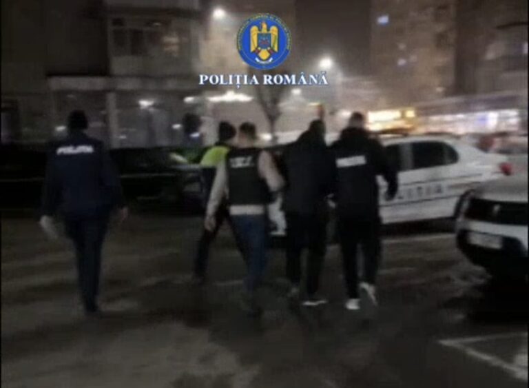 Bărbat din Slatina, reținut pentru violență în familie și distrugere după ce și-a agresat concubina Bărbat din Slatina, reținut pentru violență în familie și distrugere după ce și-a agresat concubina